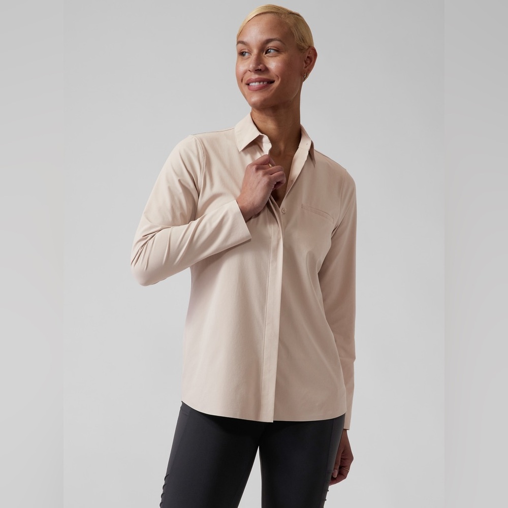 Athleta Urbanite Top Button Down Long Shirt Wrinkle Resistant MT M Tall Tan